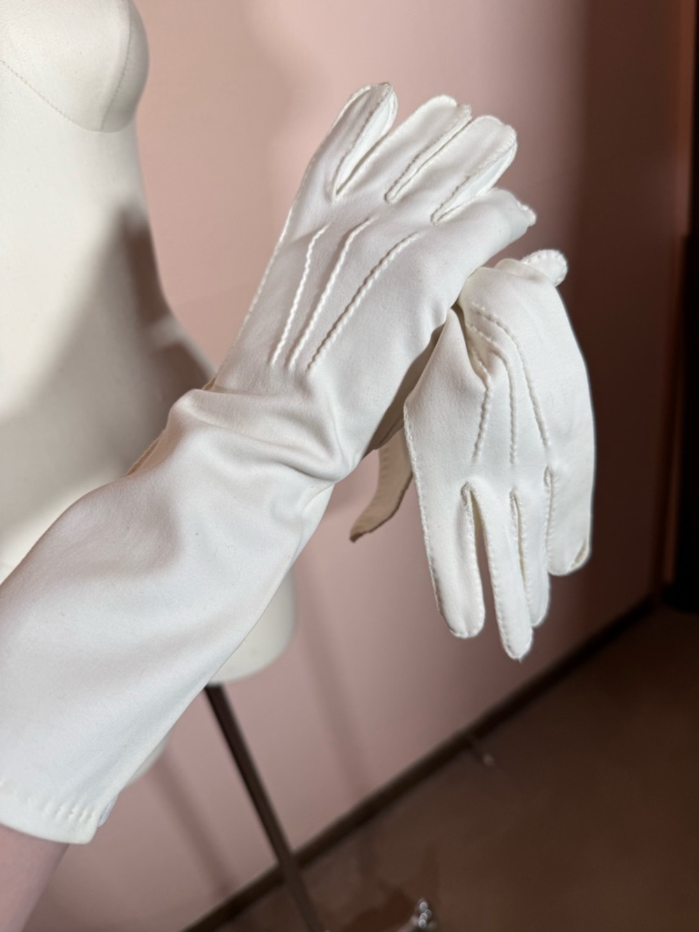 Vintage 1940’s Art deco top stitched white Opera Gloves wedding Large 8 Like new
